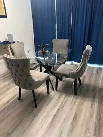 LIKE NEW MODERN DINING ROOM SET OF 4