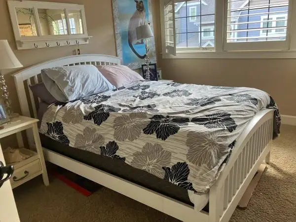 Full size bed