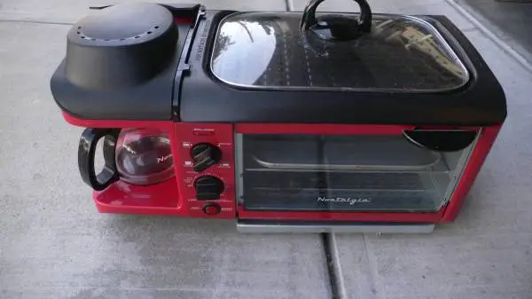 Nostalgia BST3RR Three In One electric counter top cooker