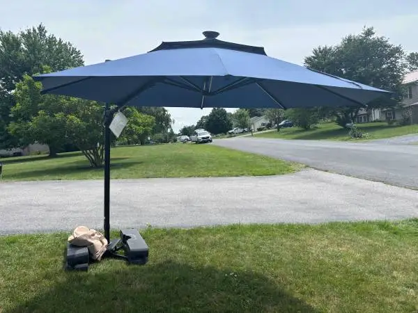 Cantilever patio umbrella w/ LED lights