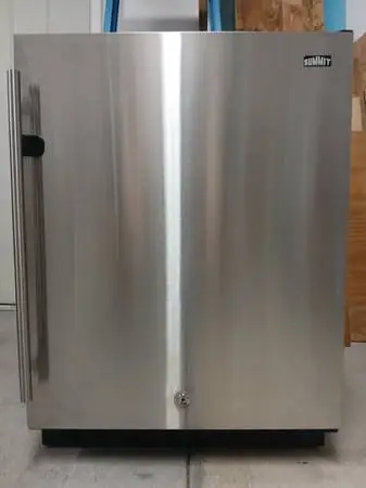 Mini Refrigerator, Freezerless Summit AL54