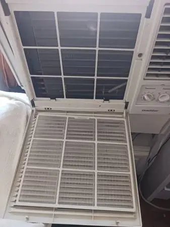 Powerful GoldStar 10,000 BTU Air Conditioner — Excellent Condition!