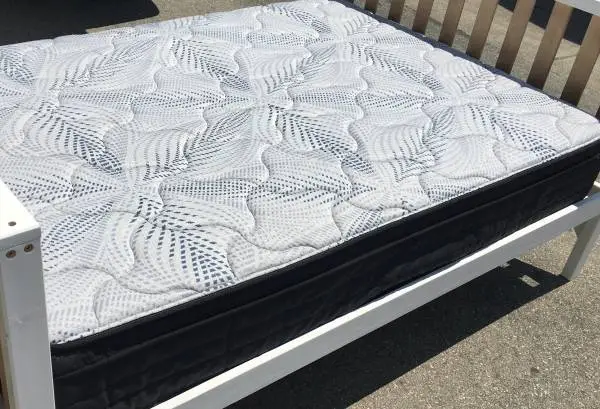 ***10” Full Size Sealy Mattress****