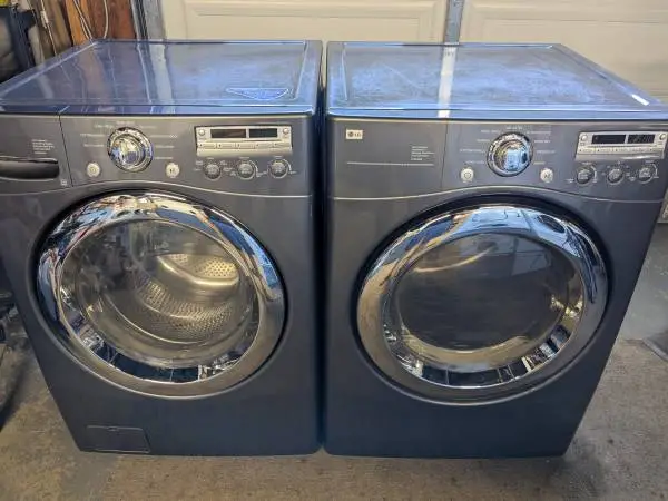 Nice LG HE Washer GAS Dryer set. Could DELIVER