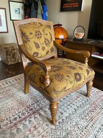 Best Chairs Inc. Vintage Paisley Lounge/Accent Chair