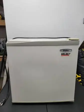Clean Mini Fridge- works perfectly