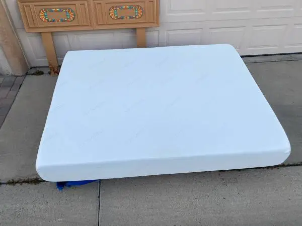 King Mattress High End Tuft &Needle CalKing. Finest
