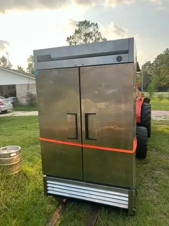 Commercial refrigerator