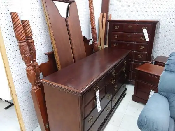 Queen Bedroom Five Piece Set