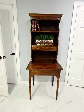 GORGEOUS SOLID WOOD DESK WITH BOOKSHELF