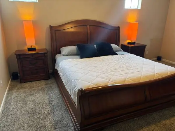 Beautiful king size sleigh 5-piece bedroom set