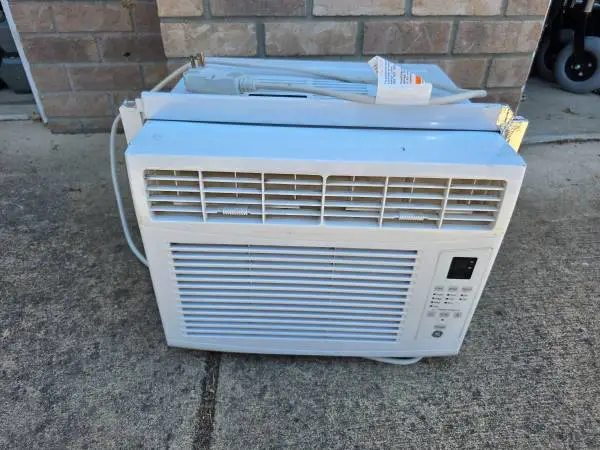 GE 6000 BTU Air Conditioner