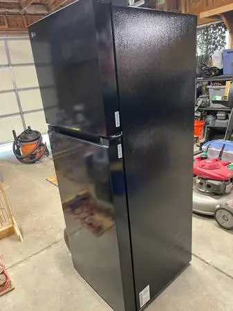 LG 8.6 Cubic Foot Refrigerator