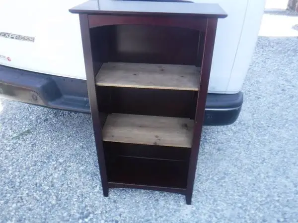 Modern Bookshelf with 3 Shelves