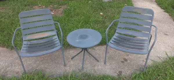 Wrought iron table and chairs/Vintage picnic/beach chair