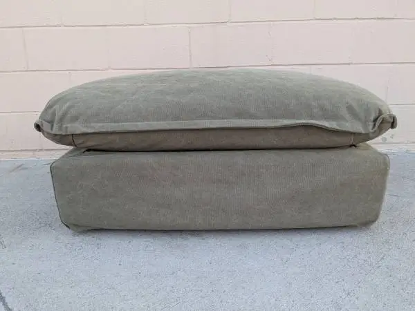Sixpenny neva ottoman