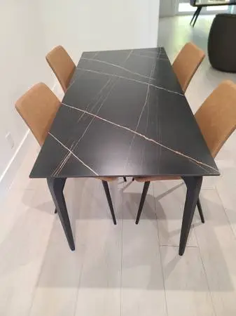 City furniture dining table