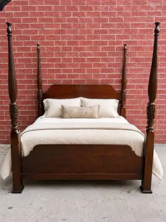 Vintage Solid Wood Full-Size 4-Poster Bed Frame – Ornate Carved Details