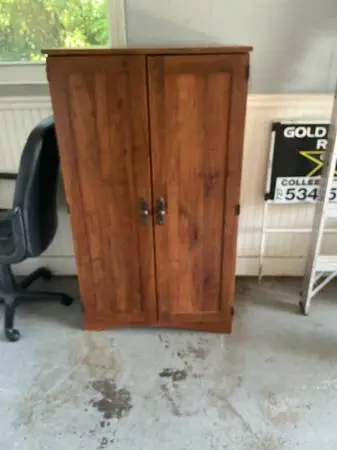 Upright computer desk and chair