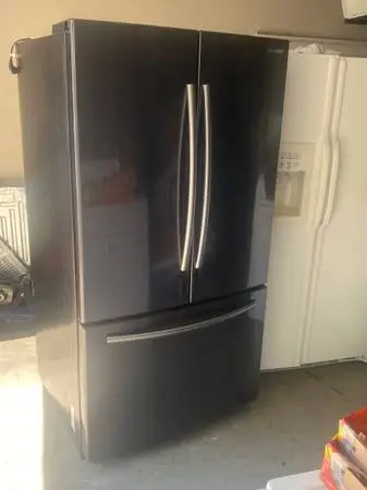 FRENCH DOOR SAMSUNG REFRIGERATOR
