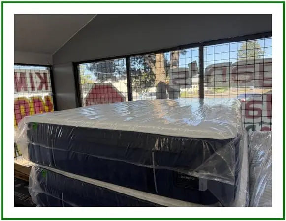 QUEEN SIZE STEARNS & FOSTER LAKERIDGE PILLOW TOP MATTRESS & BOX BED