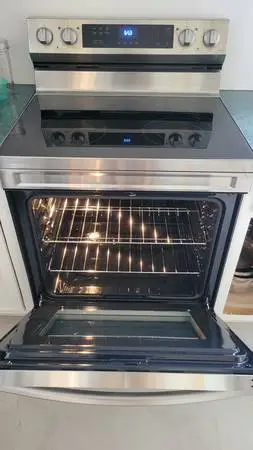 Electric Range/Oven - BRAND NEW / NEVER USED