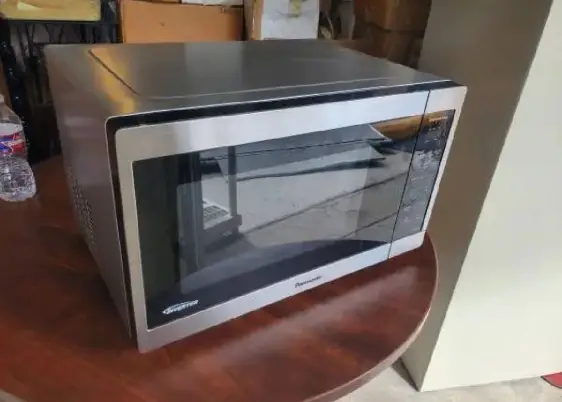 Countertop Panasonic microwave inverter oven