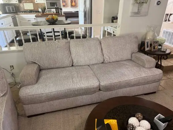 Family/Living Room Sofa Couch