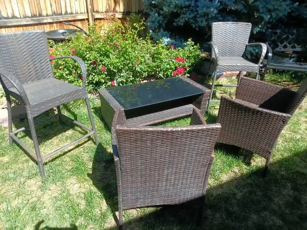 Outdoor Wicker Patio Furniture Set Table 4 chairs