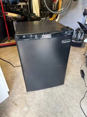 Magic Chef Mini / Dorm Fridge - works Perfectly!