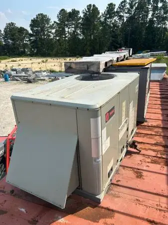 Commercial rooftop AC unit