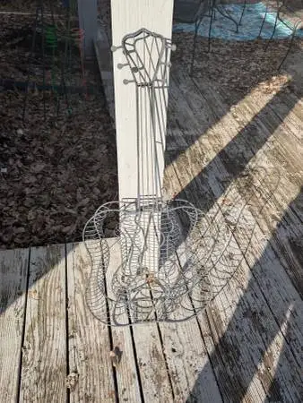 Vintage Metal Wire Guitar Shaped CD Rack