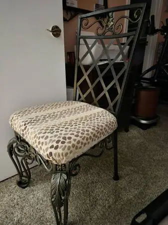Table plus 4 chairs