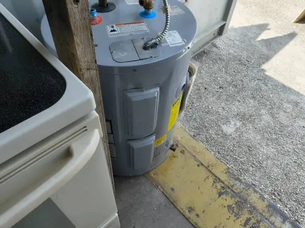 Grey State Select Water Heater 28 Gal Model # EN630DOLBSG100 Used