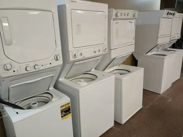 STACKABLE WASHER/DRYER, LAUNDRY CENTER, 220V