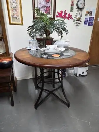 Round Wood GlassTop Table with Barstool