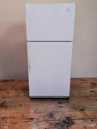 WHIRLPOOL REFRIGERATOR FRIDGE EXCELLENT CONDITION AND VERY CLEAN