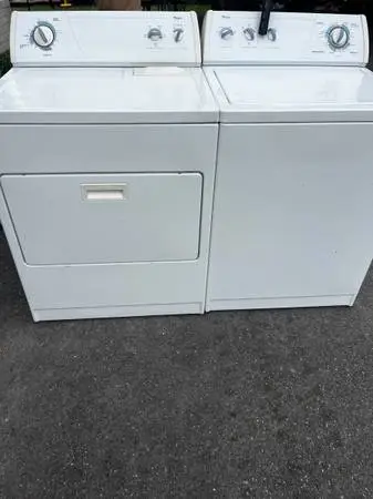 WHIRPOOL WASHER AND DRYER SET ( FREE DELIVERY)