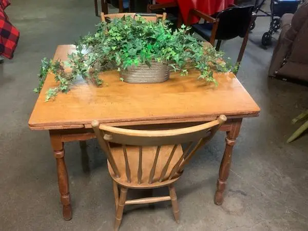 VINTAGE DINETE TABLE w 2 CHAIRS PULL OUT SIDES SOLID WOOD