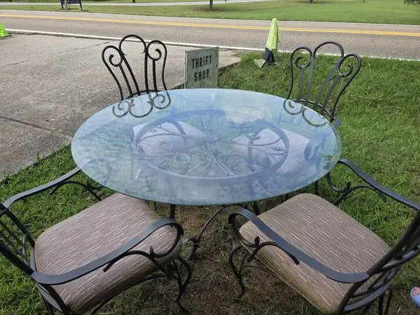 Glass Top Patio table With Chairs