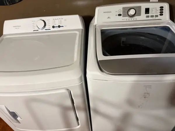 WASHER AND DRYER 1yr OLD CAN DELIVER