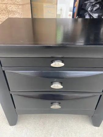 End tables/night stands 2 black,2 drawer,pull out,clean,wood,hlp dlvr.