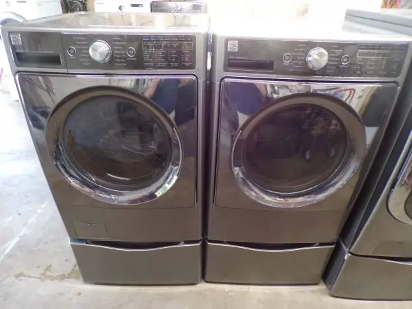 Kenmore elite washer and dryer /pedestals/steam