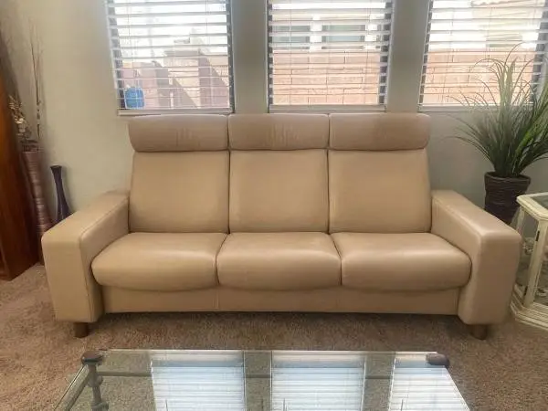 Luxury Ekornes Stressless Triple Motion Leather Sofa w/ Adjustable Headrests