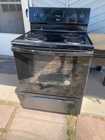 Whirlpool 220 electric stove works perfect