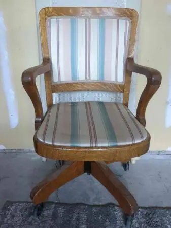 VINTAGE Oak Office Chair on wheels, from Denver