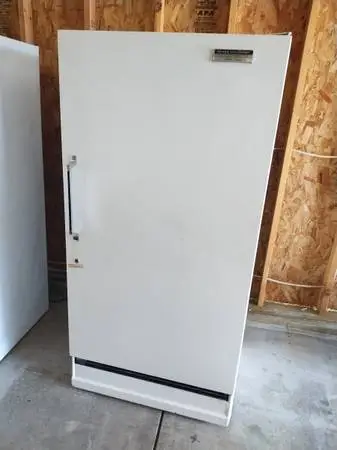 UPRIGHT FREEZER