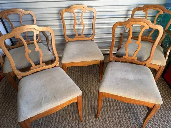 Super Cute Vintage 5 piece Wood chair set for Sale