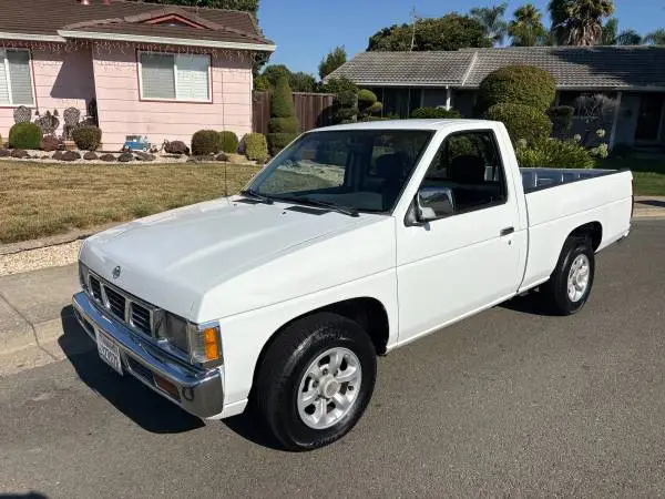 1996 Nissan pickup Only 142k miles