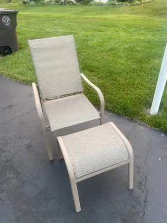 Lawn chair and ottoman
